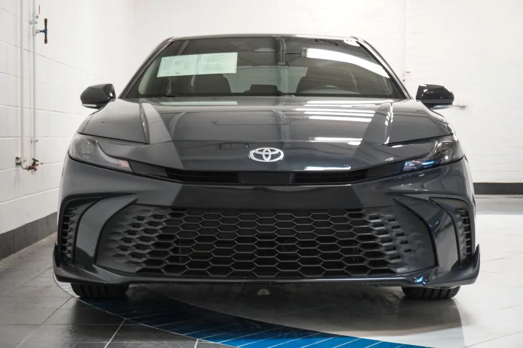 2025 Toyota Camry SE, photo 32