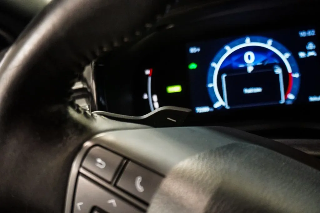 2025 Toyota Camry SE, photo 15