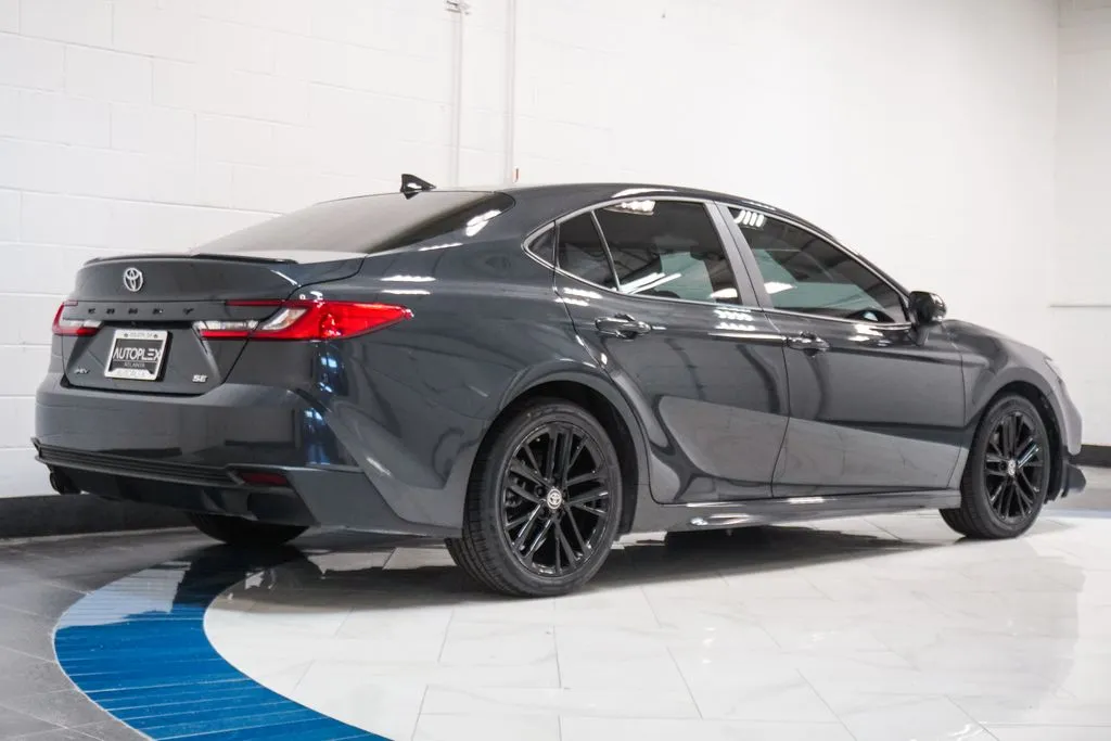 2025 Toyota Camry SE, photo 28