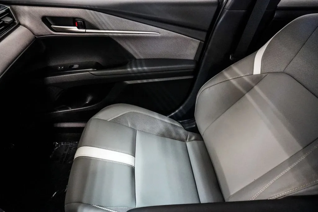 2025 Toyota Camry SE, photo 25