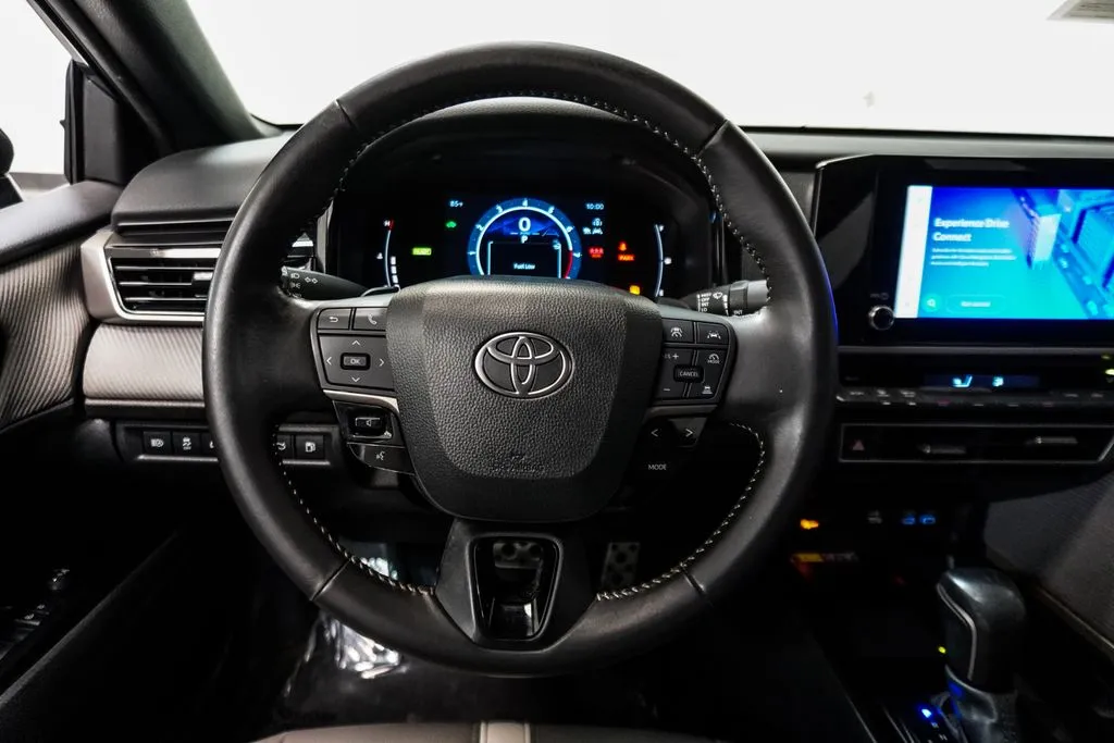 2025 Toyota Camry SE, photo 11