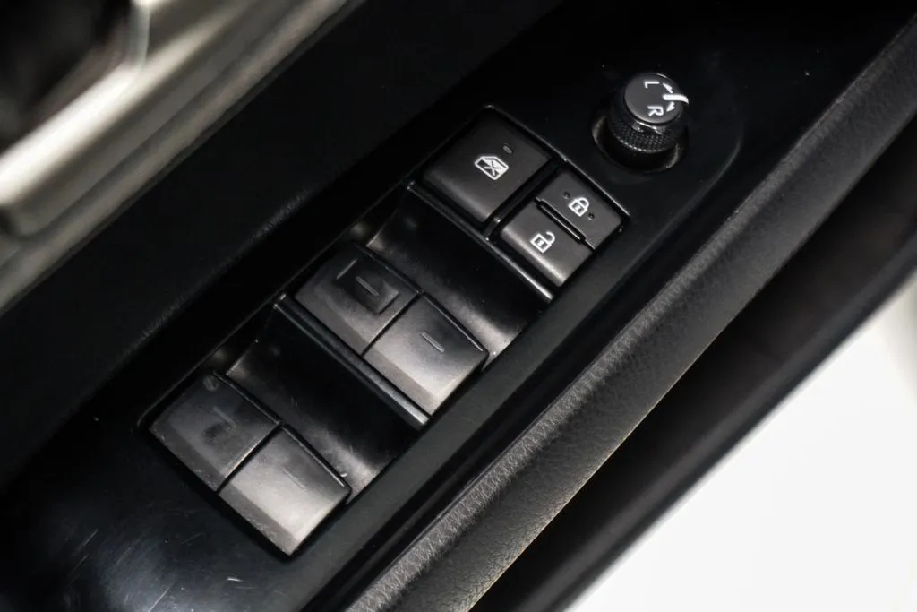 2025 Toyota Camry SE, photo 20