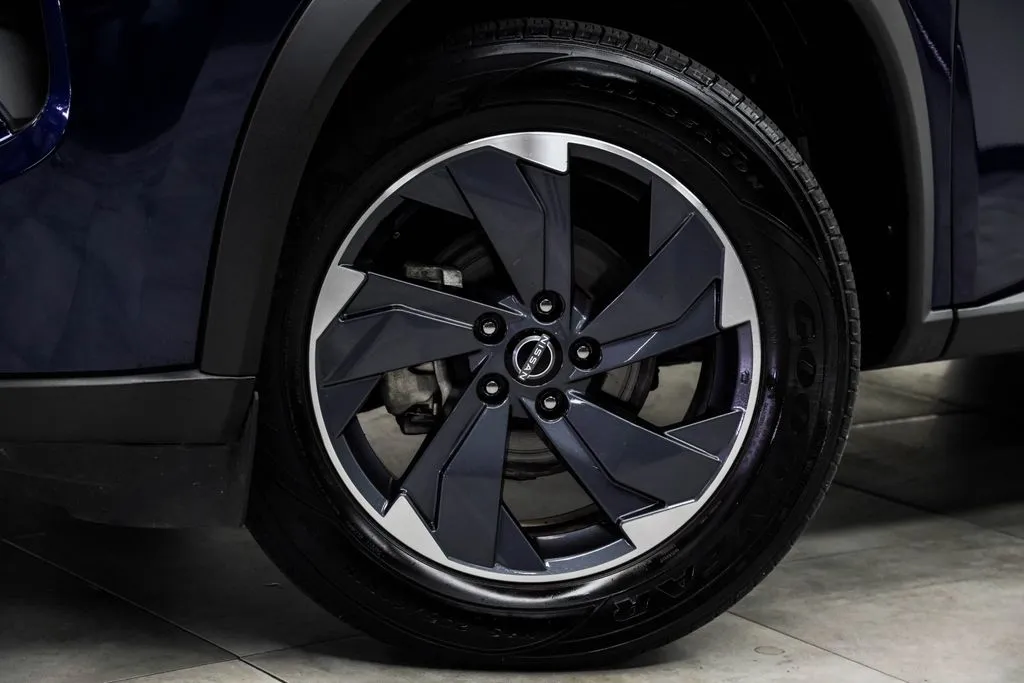 2025 Nissan Rogue SV, photo 4