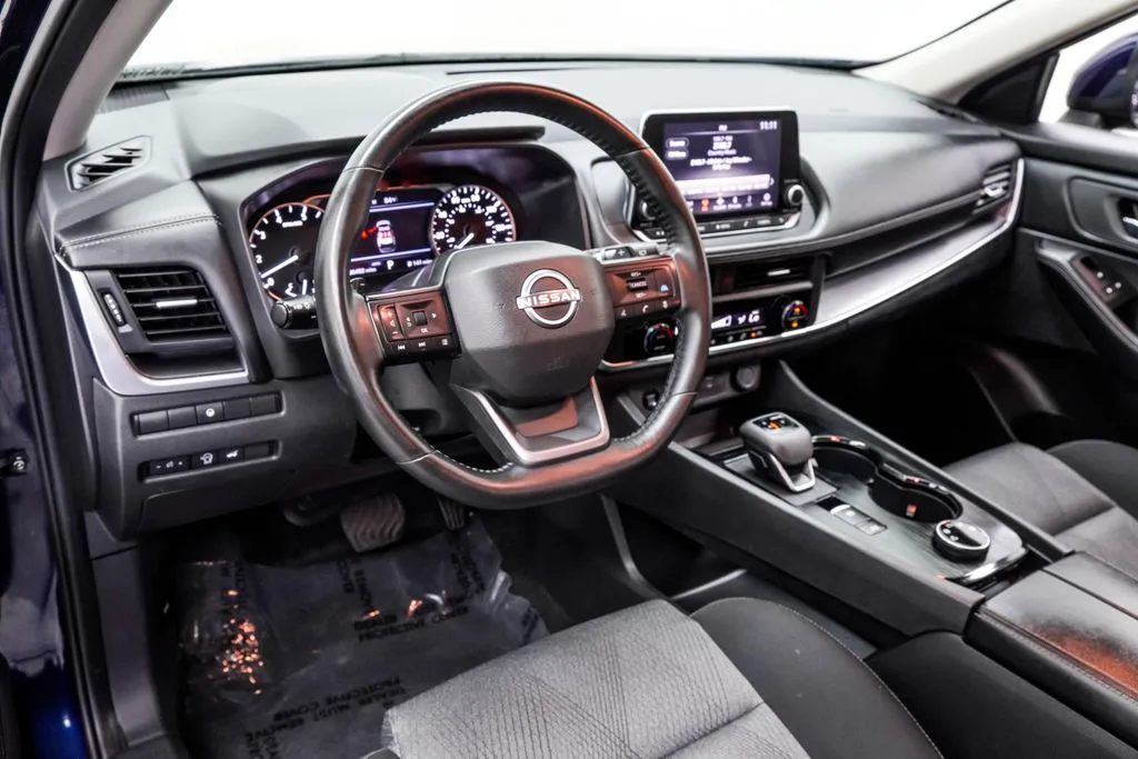 2025 Nissan Rogue SV, photo 18