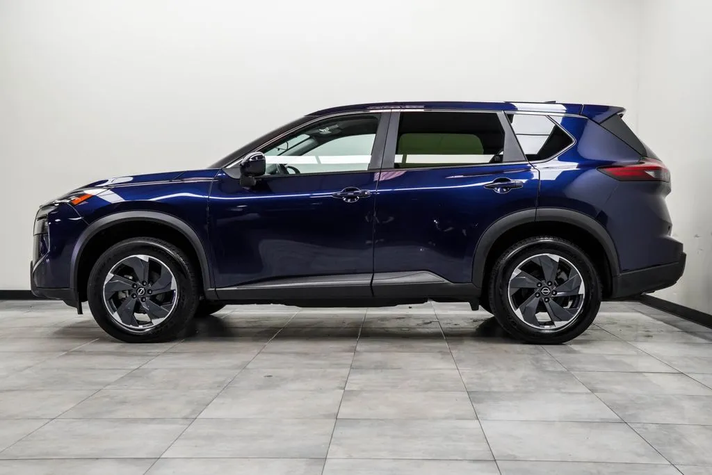2025 Nissan Rogue SV, photo 9