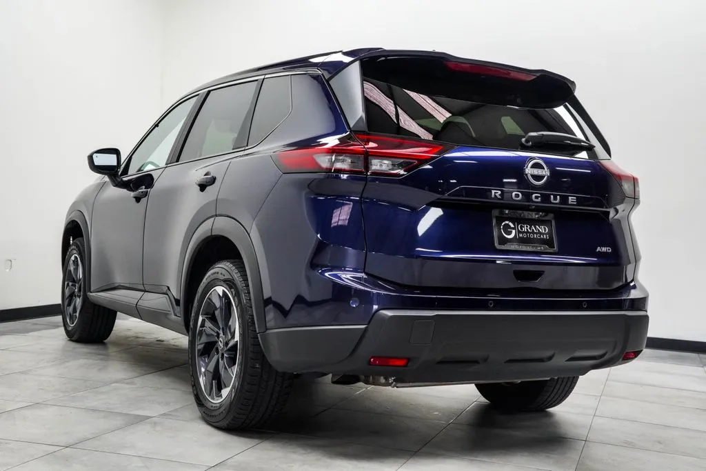 2025 Nissan Rogue SV, photo 11