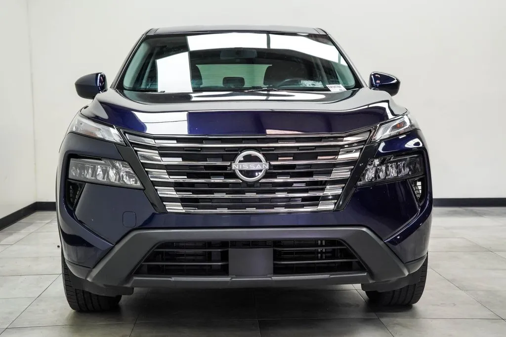 2025 Nissan Rogue SV, photo 5