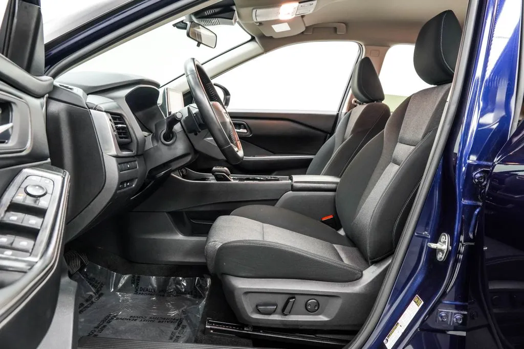 2025 Nissan Rogue SV, photo 15