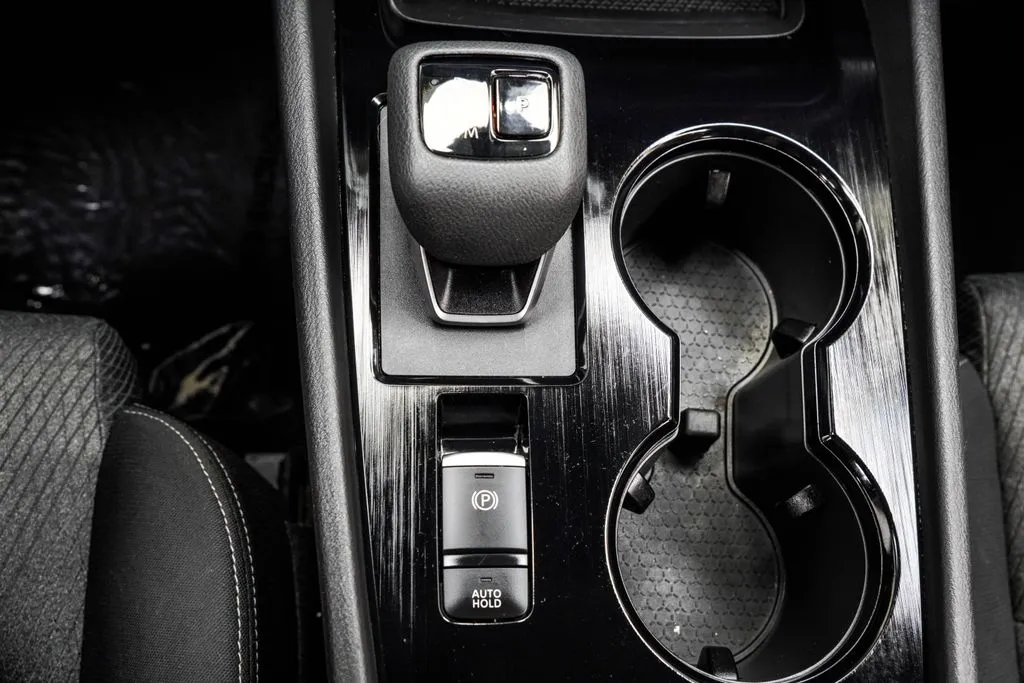 2025 Nissan Rogue SV, photo 25