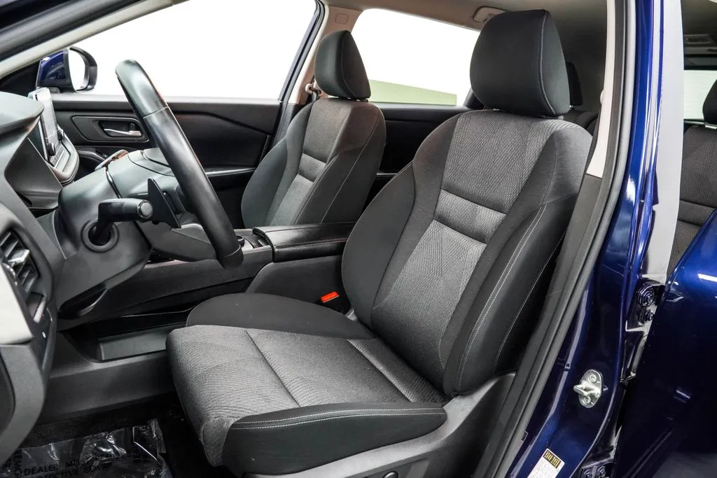 2025 Nissan Rogue SV, photo 3