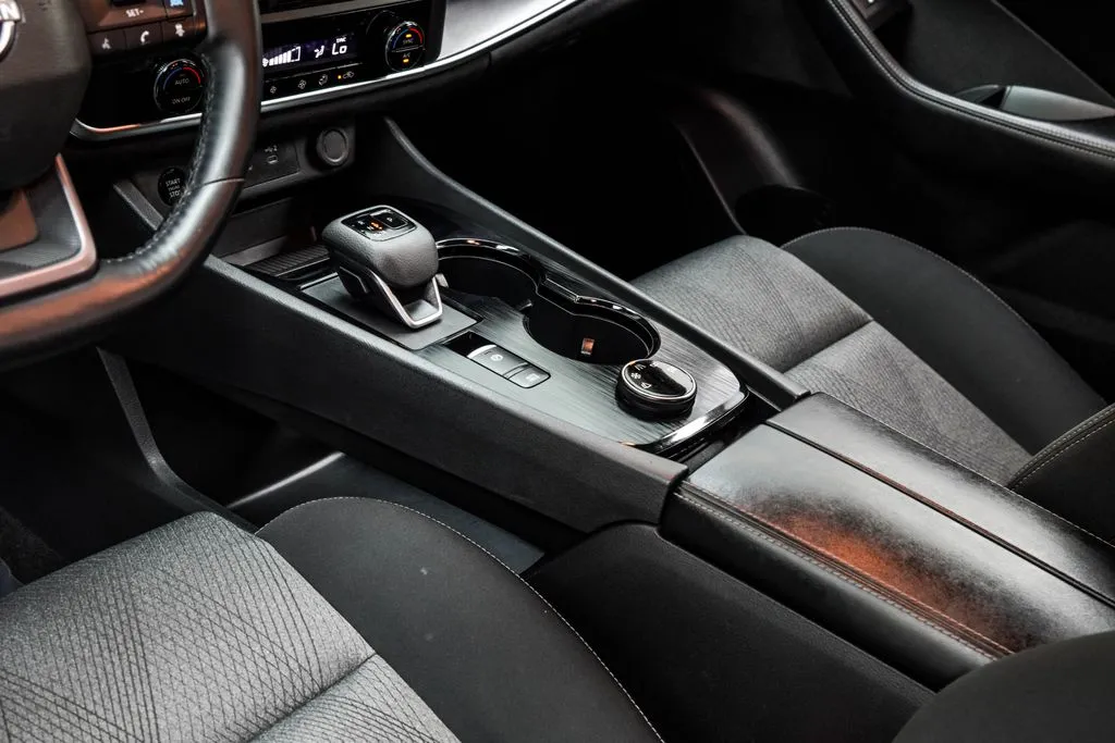 2025 Nissan Rogue SV, photo 19