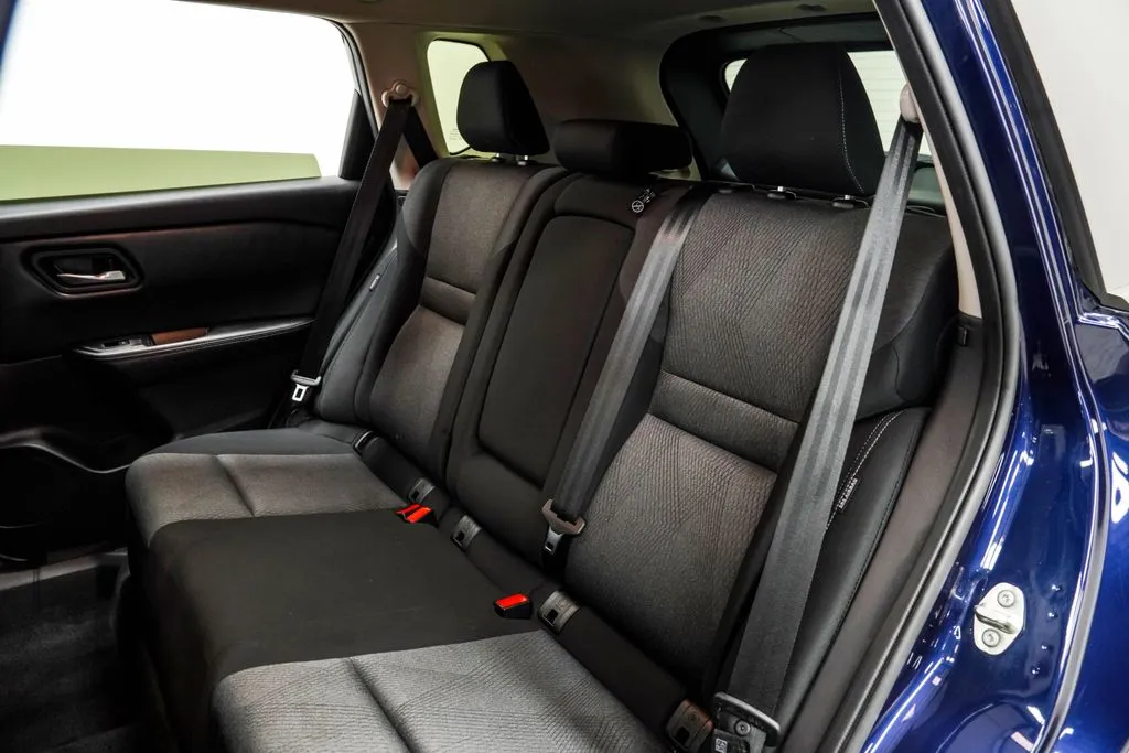 2025 Nissan Rogue SV, photo 16