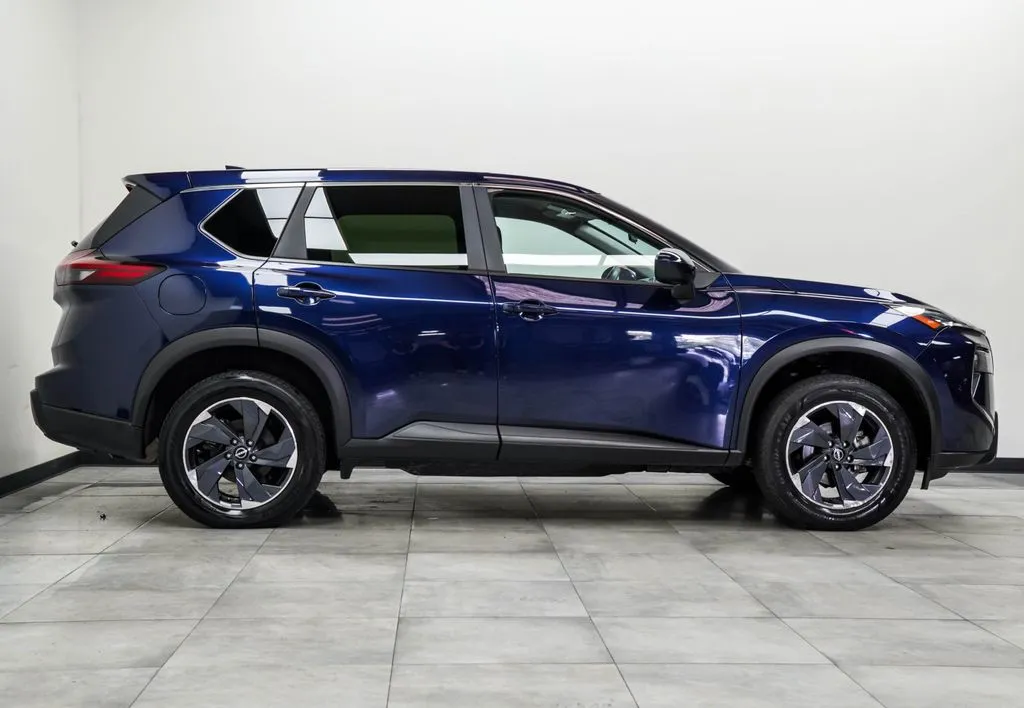 2025 Nissan Rogue SV, photo 6