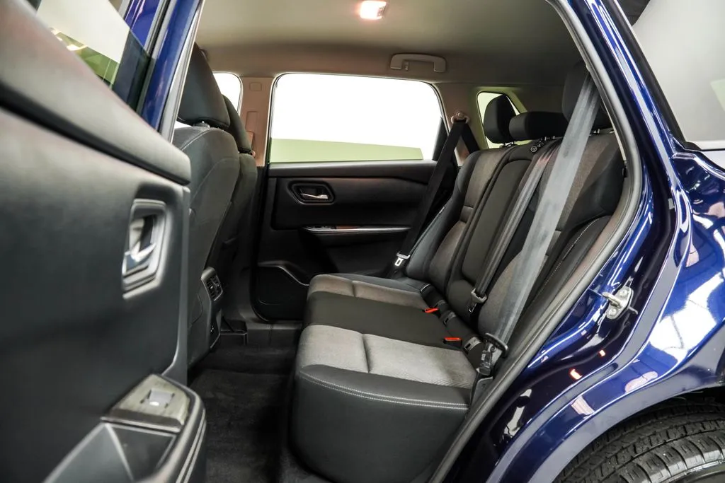 2025 Nissan Rogue SV, photo 17