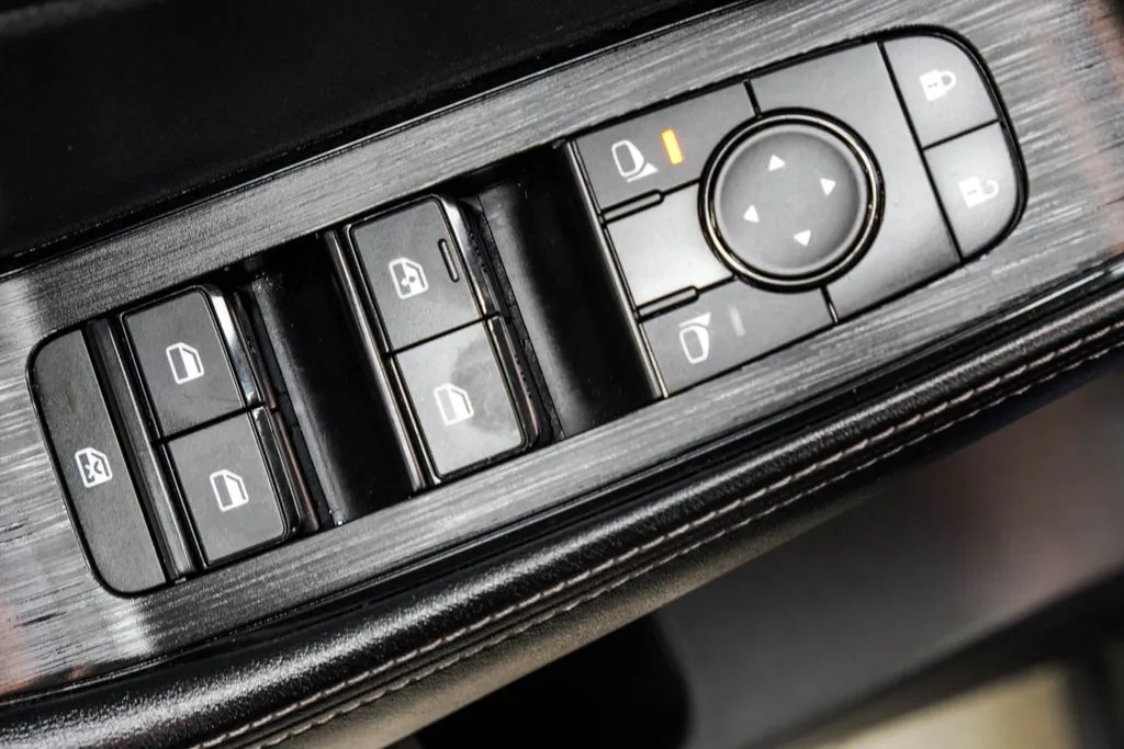 2025 Nissan Rogue SV, photo 40
