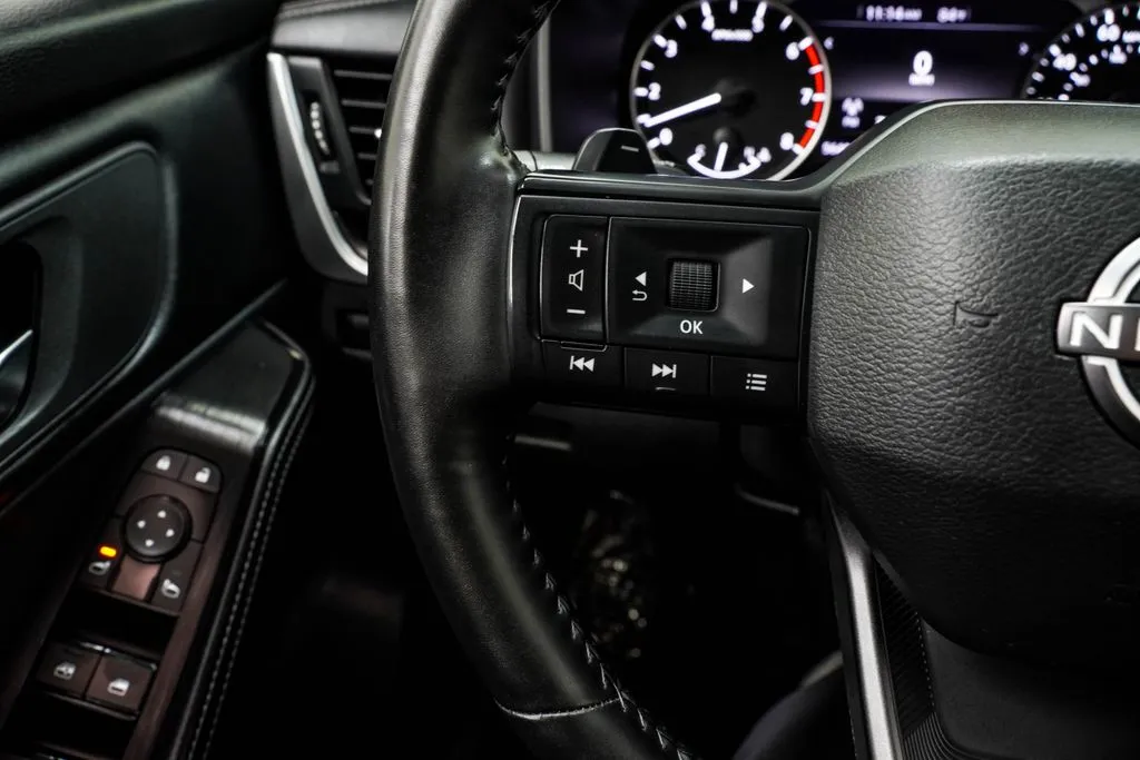 2025 Nissan Rogue SV, photo 32