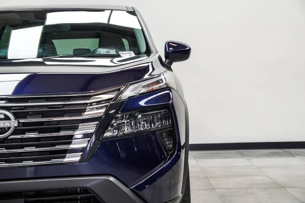2025 Nissan Rogue SV, photo 7