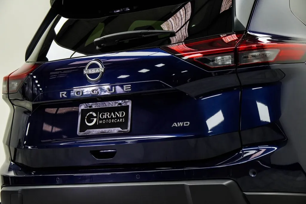 2025 Nissan Rogue SV, photo 13