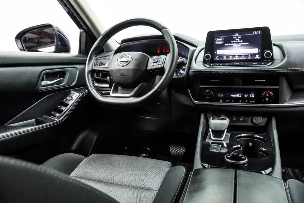 2025 Nissan Rogue SV, photo 23