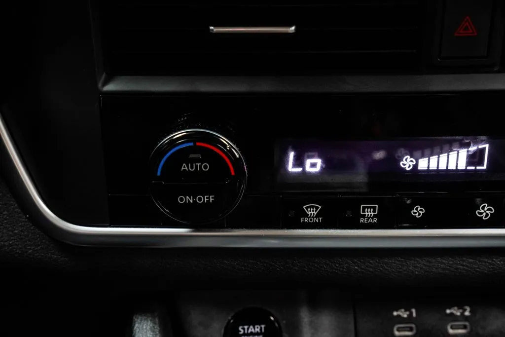 2025 Nissan Rogue SV, photo 28