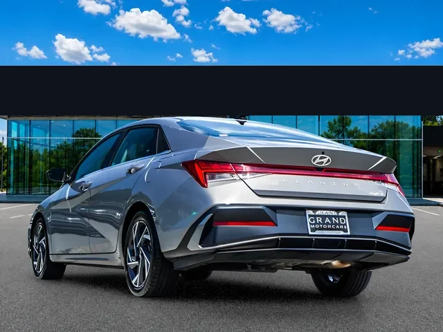 2025 Hyundai Elantra Limited, photo 4