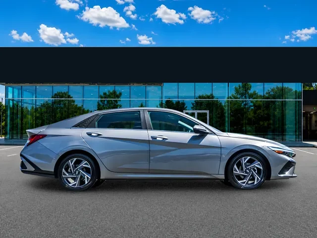 2025 Hyundai Elantra Limited, photo 7