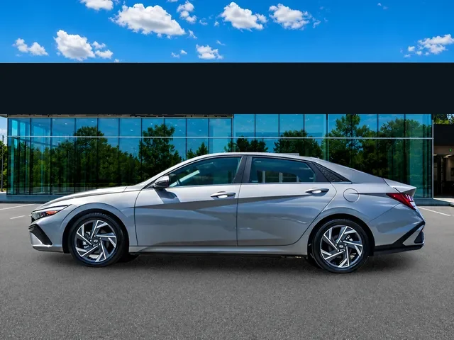 2025 Hyundai Elantra Limited, photo 3