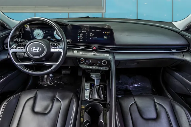2025 Hyundai Elantra Limited, photo 10