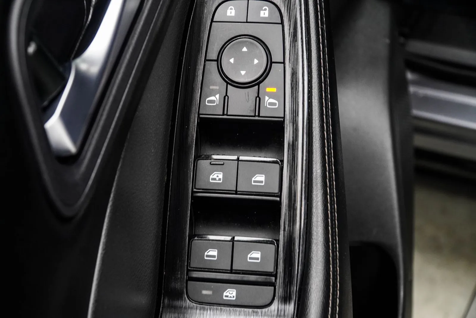 2025 Nissan Rogue SV, photo 28