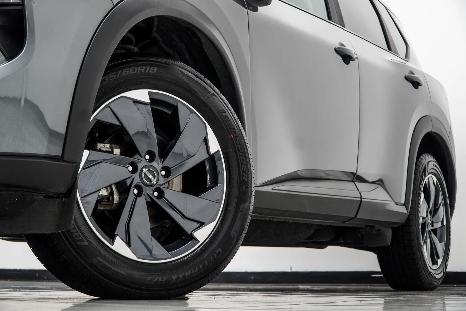 2025 Nissan Rogue SV, photo 2