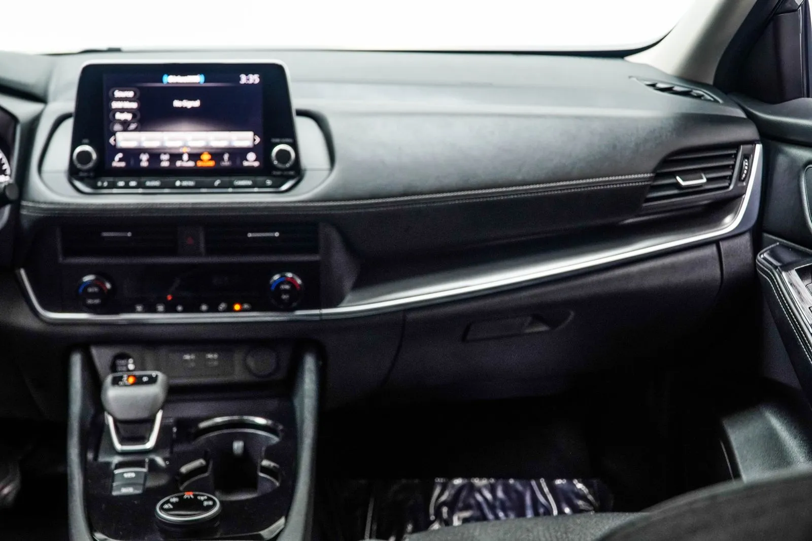 2025 Nissan Rogue SV, photo 17