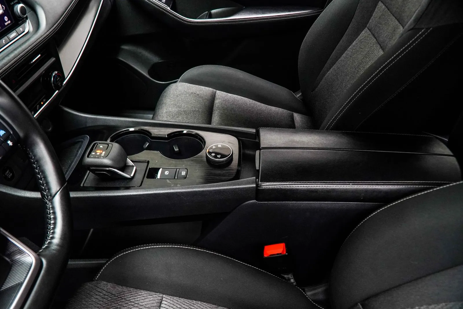2025 Nissan Rogue SV, photo 19