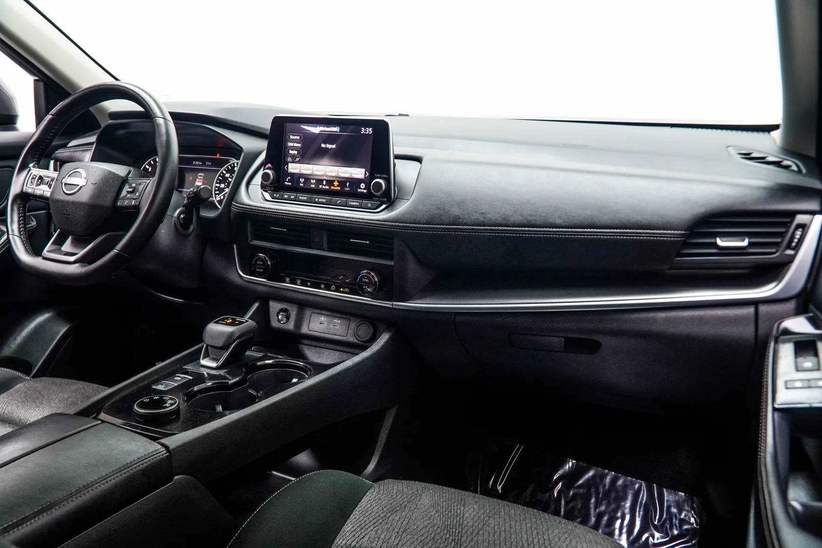 2025 Nissan Rogue SV, photo 18