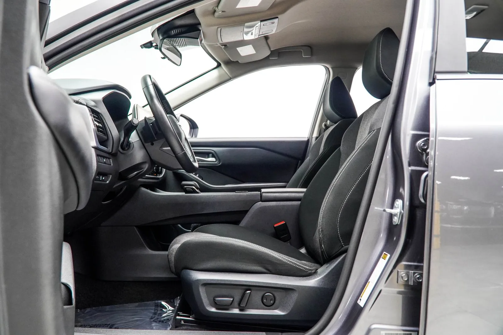 2025 Nissan Rogue SV, photo 30