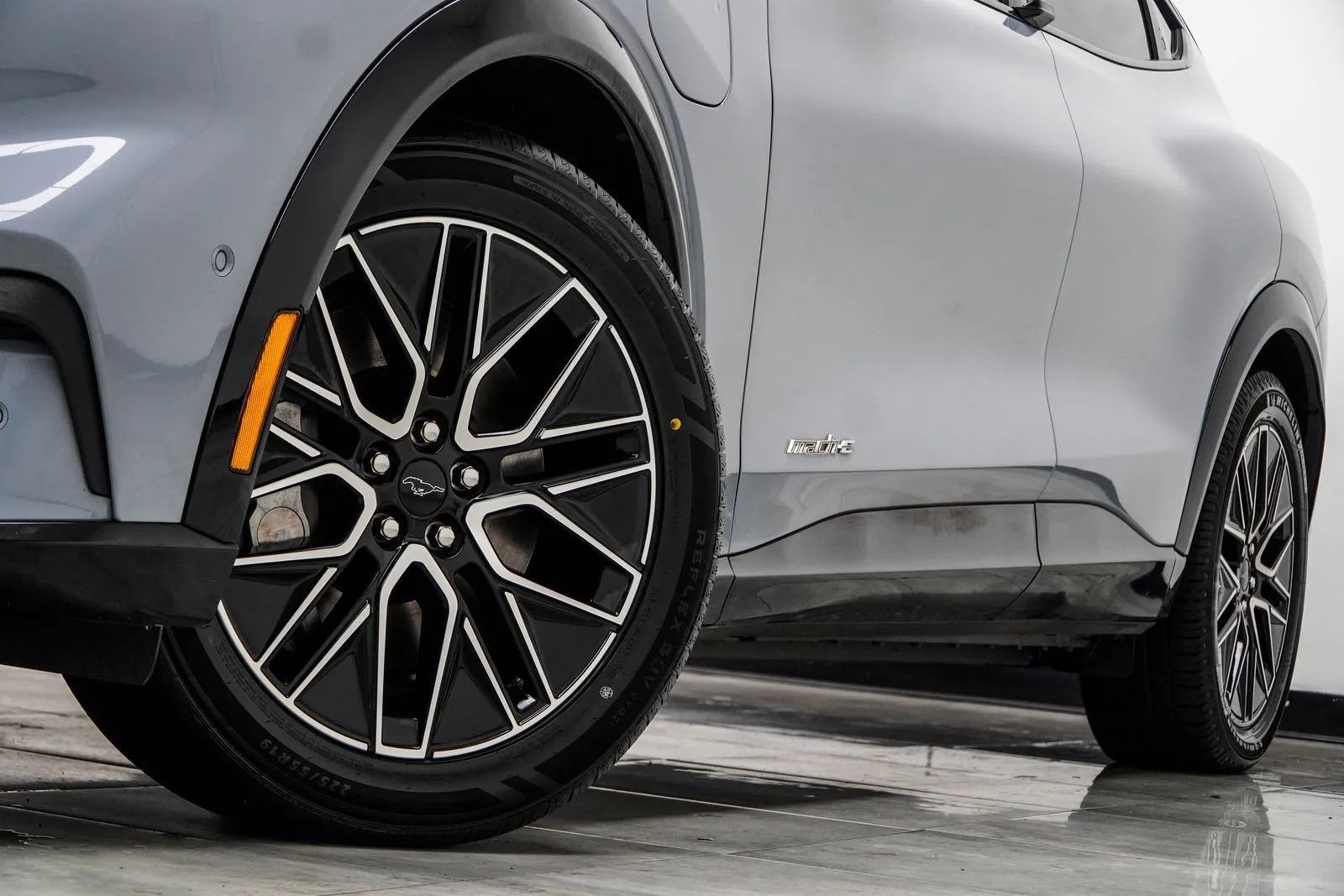 2024 Ford Mustang Mach-E Premium, photo 4