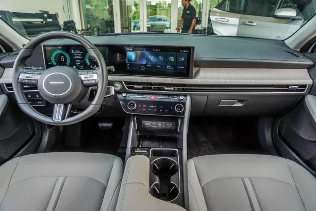 2025 Hyundai Sonata Hybrid SEL, photo 4