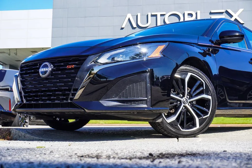 2025 Nissan Altima 2.5 SR, photo 1