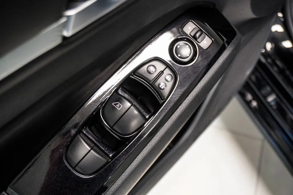 2025 Nissan Altima 2.5 SR, photo 19