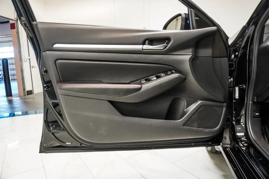 2025 Nissan Altima 2.5 SR, photo 17