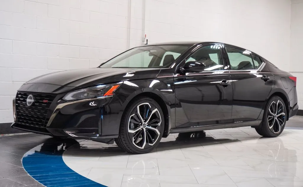 2025 Nissan Altima 2.5 SR, photo 2