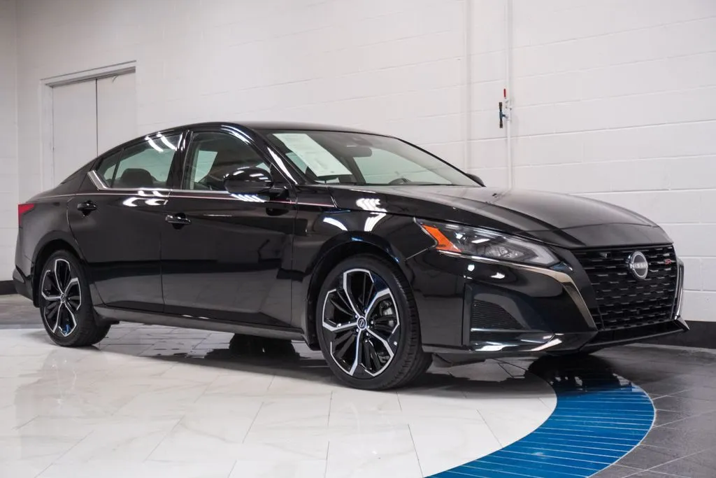 2025 Nissan Altima 2.5 SR, photo 3