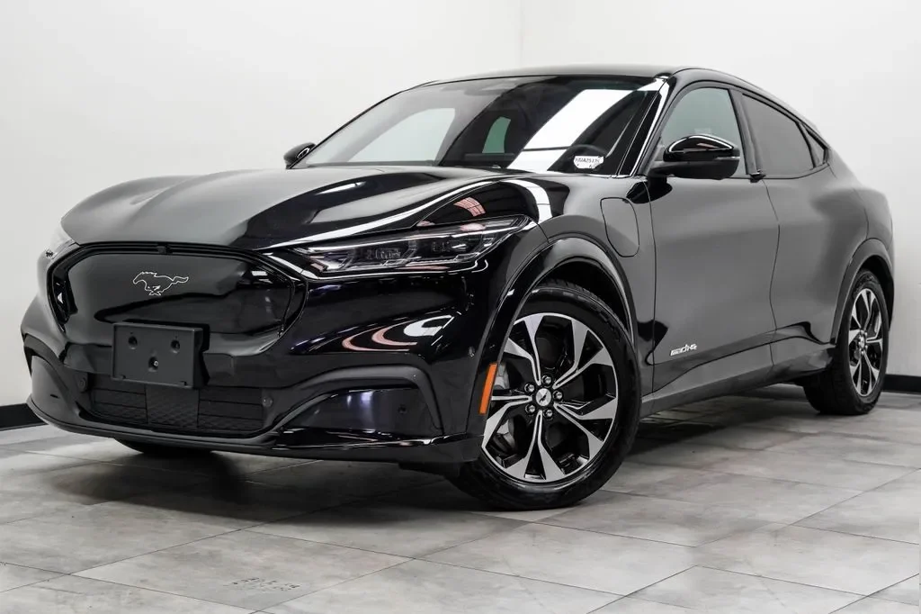2022 Ford Mustang Mach-E Premium, photo 1
