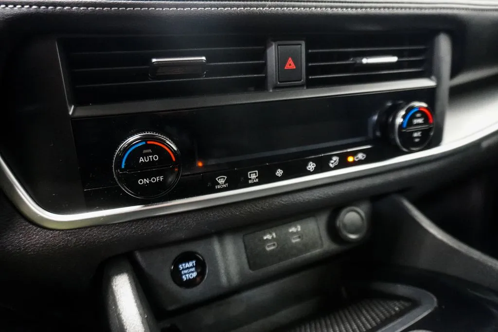 2025 Nissan Rogue SV, photo 15