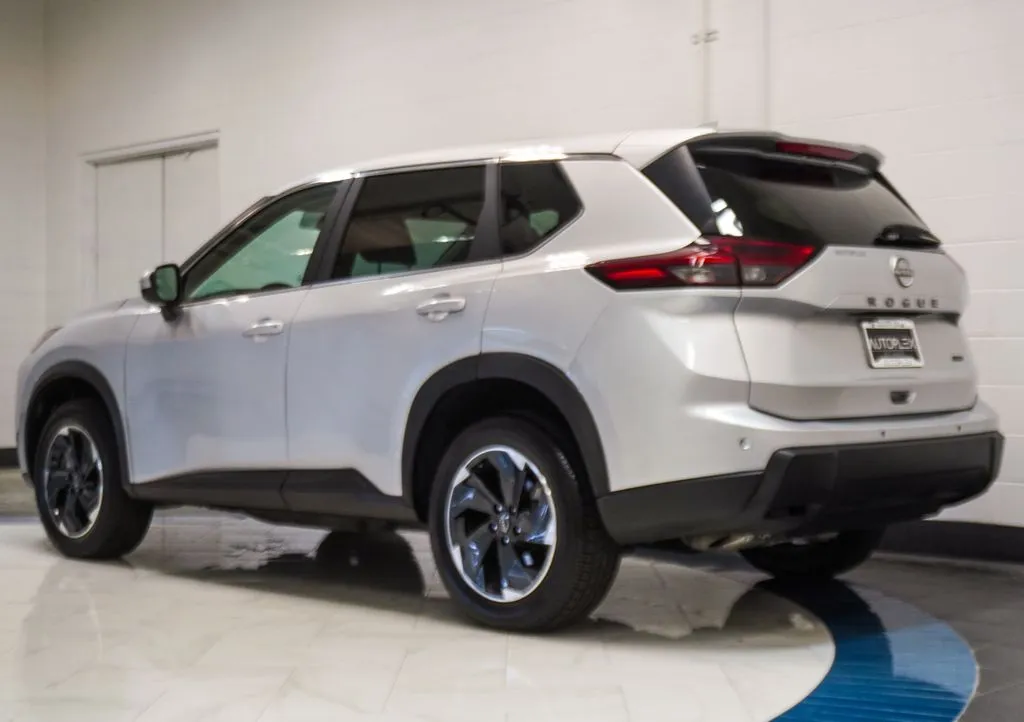 2025 Nissan Rogue SV, photo 24