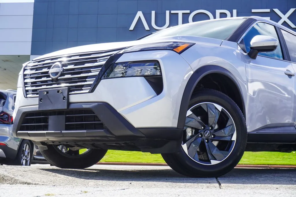 2025 Nissan Rogue SV, photo 1