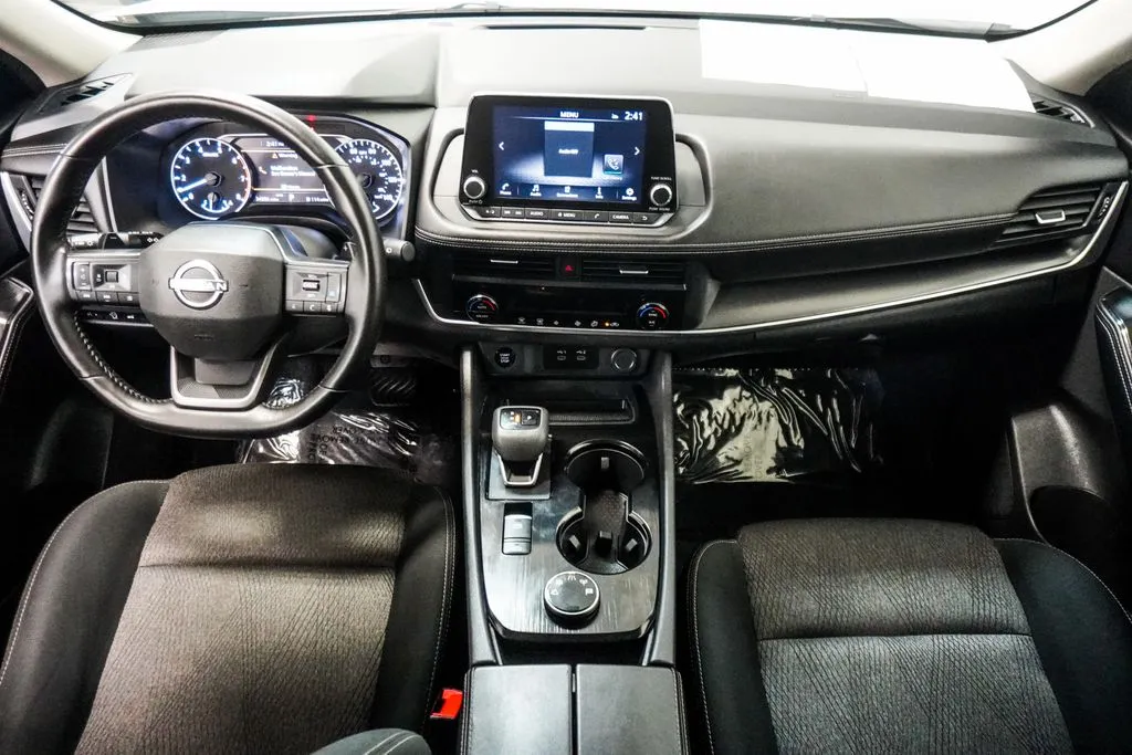 2025 Nissan Rogue SV, photo 8