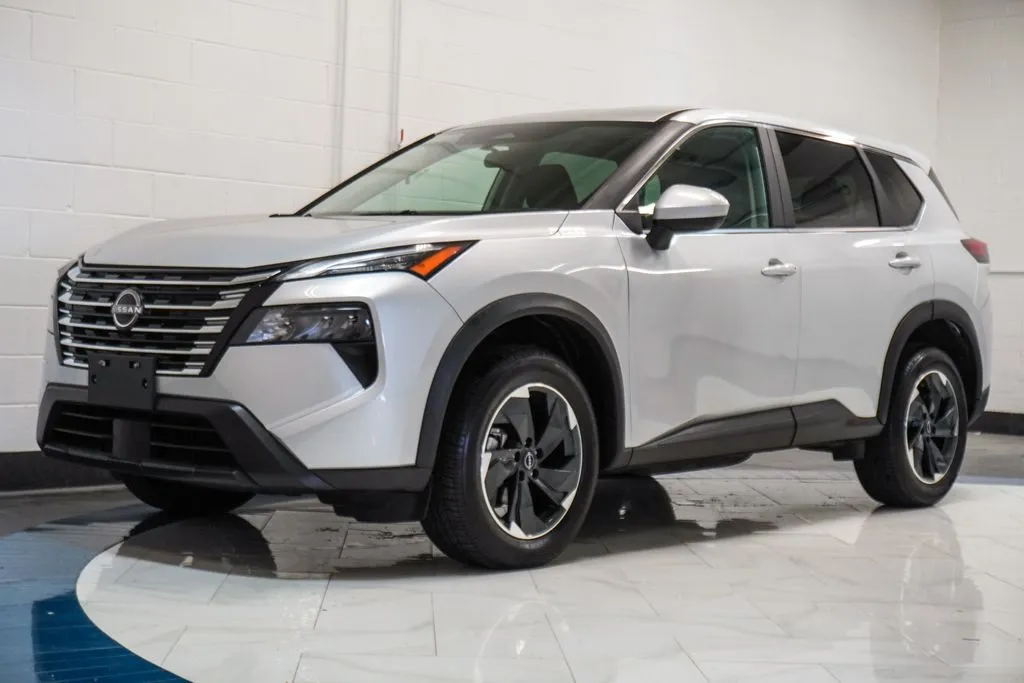 2025 Nissan Rogue SV, photo 2