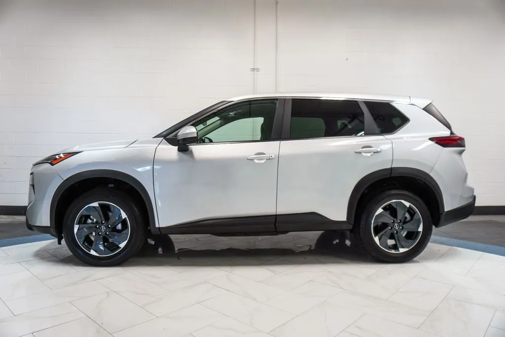 2025 Nissan Rogue SV, photo 25