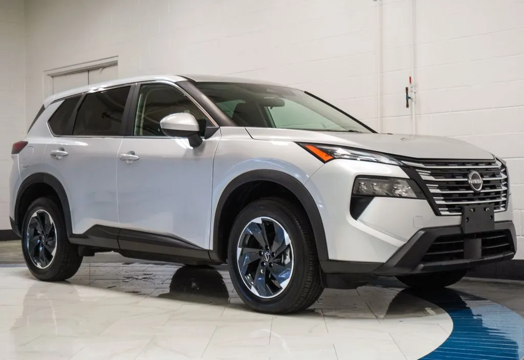 2025 Nissan Rogue SV, photo 3