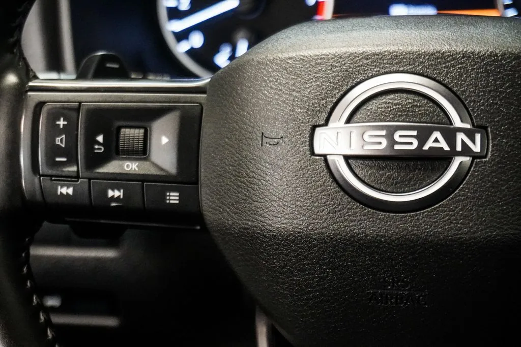 2025 Nissan Rogue SV, photo 12